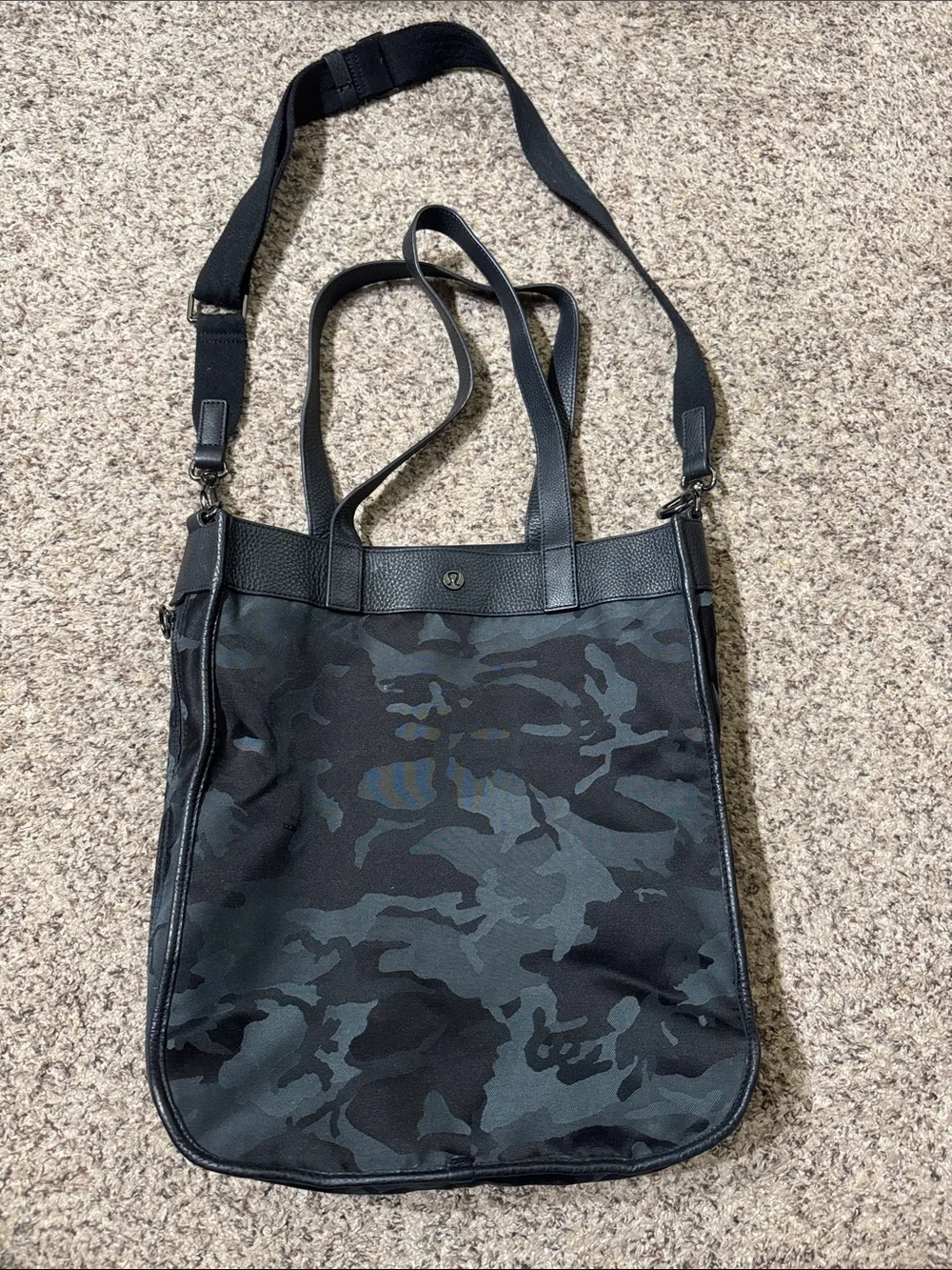 lululemon athletica Black Camo Tote bag laptop